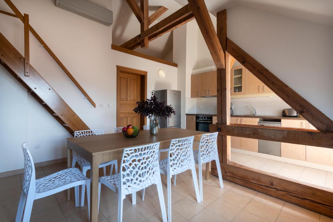 Bohemian Dreams Apartments And Suites By Dwellfort, Prague